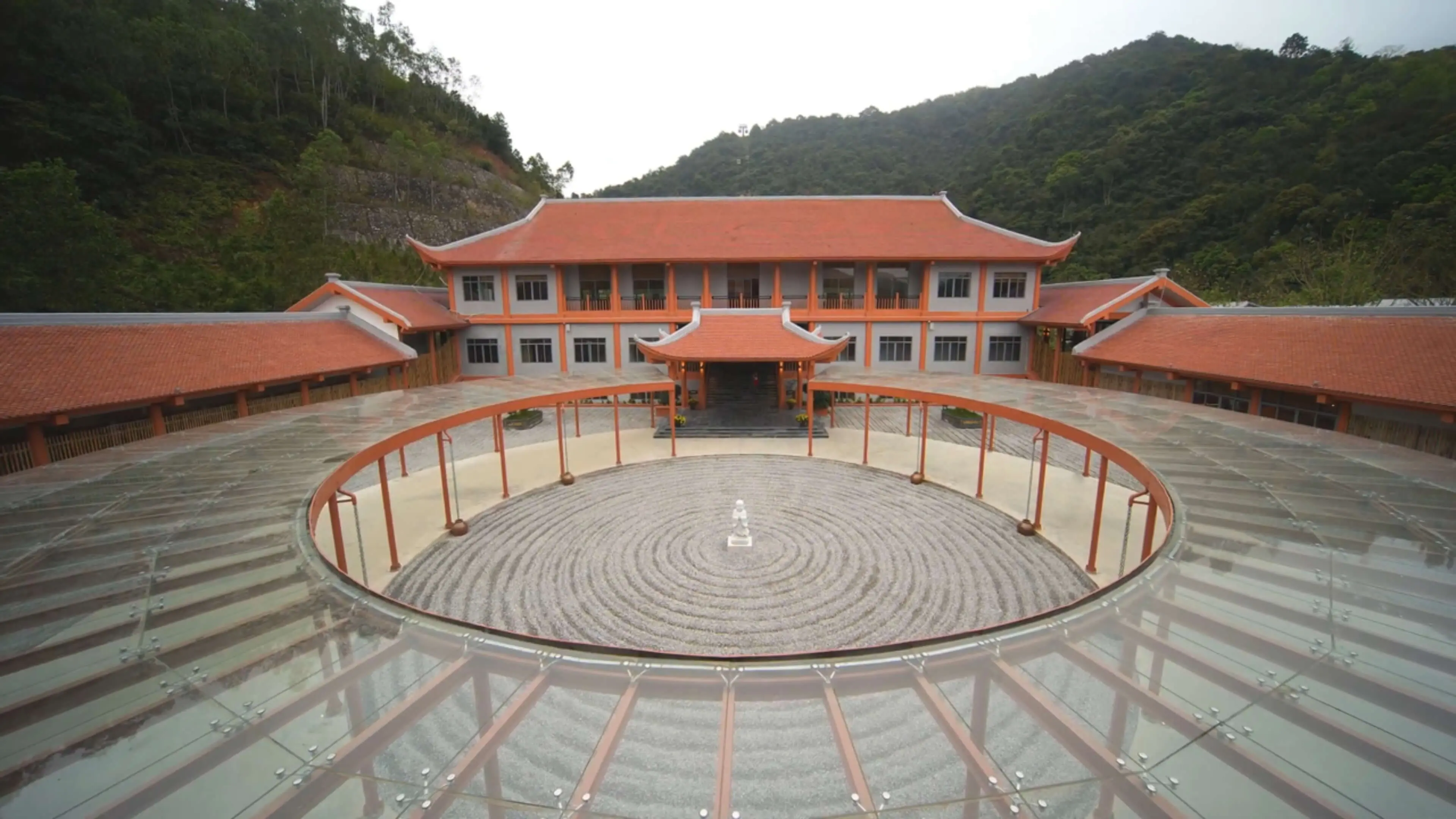 Ngọa Vân Zen Village